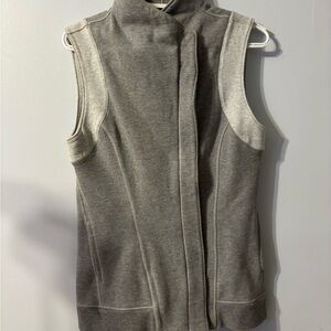 389S lululemon athletica Gray Sleeveless Vest